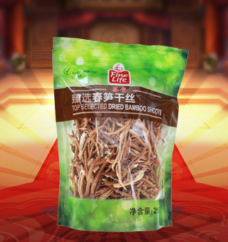 薈食(FINE LIFE)臻選春筍干絲產(chǎn)自福建三明250g每袋，筍干是以筍為原料，通過去殼、蒸煮、壓片、烘干、整形等工藝制取。清流縣加工的“閩筍干”，色澤金黃，呈半透明狀，片寬節(jié)短，肉厚脆嫩，香氣郁郁，稱為“玉蘭片”，是“八閩山珍”之一，在國內(nèi)外名菜佐料中久負(fù)盛名。 筍干不僅輔佐名菜，而且有相當(dāng)?shù)臓I養(yǎng)和藥用價(jià)值。泰寧縣加工的筍干是“閩筍干”主要產(chǎn)地之一，色澤金黃，呈半透明狀，片寬節(jié)短，肉厚脆嫩，香氣郁郁，在國內(nèi)外名菜佐料中久負(fù)盛名。