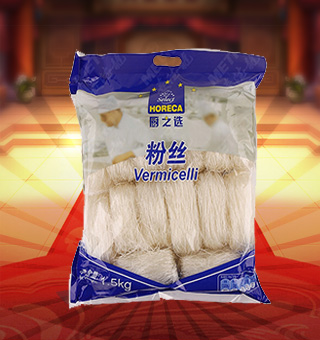 廚之選粉絲產(chǎn)自山東招遠(yuǎn)1.5kg每袋，精選優(yōu)質(zhì)綠豆淀粉等為原料，融合水精制而成，品質(zhì)優(yōu)良，天然上等，營(yíng)養(yǎng)豐富。入口順滑，口齒留香，產(chǎn)品選料考究，口味純正，美味又健康，品質(zhì)優(yōu)質(zhì)，值得信賴。塑料質(zhì)地包裝，粉絲分明可見(jiàn)，食用簡(jiǎn)單方便，是廚房常備品的上佳選擇。
