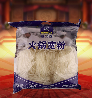 廚之選火鍋寬粉產(chǎn)自山東煙臺(tái)1.5kg每袋，精選優(yōu)質(zhì)木薯淀粉等為原料，融合水精制而成，品質(zhì)優(yōu)良，天然上等，營(yíng)養(yǎng)豐富。入口順滑，口齒留香，產(chǎn)品選料考究，口味純正，美味又健康，品質(zhì)優(yōu)質(zhì)，值得信賴。塑料質(zhì)地包裝，粉絲分明可見(jiàn)，食用簡(jiǎn)單方便，是廚房常備品的上佳選擇。