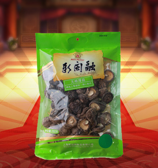 新閩融無根厚菇產自浙江麗水250g每袋，精選優質厚菇，經先進工藝加工而成，其味清香可口，質地細膩，是一種風味獨特的食用菌。將本品用清水洗凈浸泡后，可直接與肉絲爆炒、排骨煲湯，或作為佐料，葷素皆宜。本產品采用的是袋裝的包裝方式，包裝較輕，讓您攜帶起來更加的方便自如。