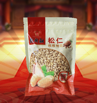 新閩融松仁產自吉林松源350g每袋，精選優質松仁為原料，經先進工藝精心制作而成，粒粒飽滿，天然原味，輕松享受。松仁中富含豐富的蛋白質、脂肪、碳水化合物及鈉等微量元素，有助于補充人體所需。采用精美袋式包裝，大氣上檔次，適合開袋即食或煲粥，食法多樣，是你居家生活的必備選擇。