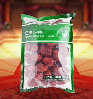 閩融紅棗(一等果)產自新疆和田500g每袋，精選優質新疆和田紅棗為原料，經先進工藝精心制作而成，個大飽滿，棗香濃郁，輕松享受。紅棗中富含豐富的蛋白質、脂肪、碳水化合物及鈉等微量元素，有助于補充人體所需。采用精美袋式包裝，大氣上檔次，適合煮粥、煲湯、泡水等，食法多樣，是你居家生活的必備選擇。