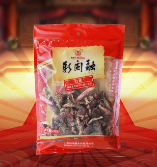 新閩融紅菇產自云南普洱150g每袋，精選優質原材料，綠色種植，陽光充沛，人工采摘篩選，品質保證，不添加任何防腐劑與人工色素。色澤嫩白，菇形圓正，口感細膩香醇，是家庭、賓館、餐廳、席間的上等佐料，保留了豐富的營養成分。采取透明包裝，新鮮清晰可見，干凈衛生，方便存放冷藏，方便消費者們的選購，安全健康，放心購買。