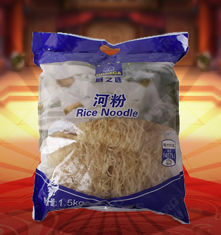 廚之選河粉產(chǎn)自福建莆田1.5kg每袋，選用優(yōu)質(zhì)食材，易熟、耐煮、不糊湯，口感順滑口感好，濃濃香味。采用上乘工藝，配合先進(jìn)的生產(chǎn)技術(shù)，品質(zhì)安全有保障，讓您吃的放心。