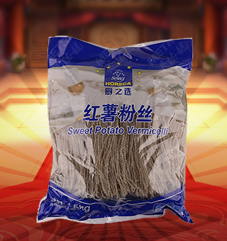 廚之選紅薯粉絲產(chǎn)自山東招遠(yuǎn)1.5kg每袋，精選優(yōu)質(zhì)紅薯淀粉等為原料，融合水精制而成，品質(zhì)優(yōu)良，天然上等，營(yíng)養(yǎng)豐富。入口順滑，口齒留香，產(chǎn)品選料考究，口味純正，美味又健康，品質(zhì)優(yōu)質(zhì)，值得信賴。塑料質(zhì)地包裝，粉絲分明可見(jiàn)，食用簡(jiǎn)單方便，是廚房常備品的上佳選擇。