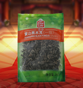 薈食(FINE LIFE)一級黃山黑木耳產自安徽黃山250g每袋，精選新鮮食用木耳，從采摘、加工、包裝都經過嚴格的食用消毒檢驗，衛生安全，放心食用?？诟邢愦喔挥袕椥裕秤脙r值高，可用來配菜、涼拌、搭配煲湯、小炒等，多種吃法，多種營養選擇。采用透明的塑料包裝，大氣美觀，新鮮清晰可見，方便消費者們的選購，質量保證，放心購買。