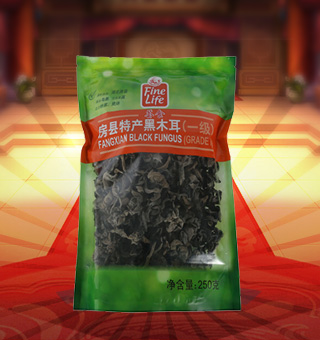 薈食(FINE LIFE)一級房縣特產黑木耳產自湖北房縣250g每袋，精選新鮮食用木耳，從采摘、加工、包裝都經過嚴格的食用消毒檢驗，衛生安全，放心食用?？诟邢愦喔挥袕椥裕秤脙r值高，可用來配菜、涼拌、搭配煲湯、小炒等，多種吃法，多種營養選擇。采用透明的塑料包裝，大氣美觀，新鮮清晰可見，方便消費者們的選購，質量保證，放心購買。