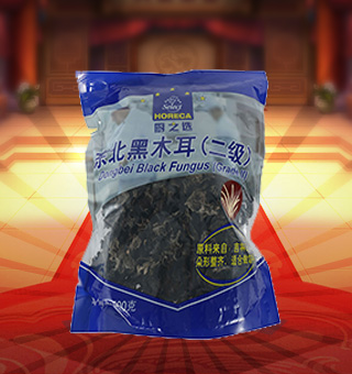 廚之選HS二級東北黑木耳產自黑龍江牡丹江250g每袋，精選優質片狀銀耳經過領先工藝烘干而成，衛生安全，色澤乳白色，半透明，柔軟有彈性?？芍苯优c肉絲爆炒、與枸杞、紅棗煲湯，或作為佐料，葷素皆宜，食法多樣，是一道美味食材。采用透明的塑料包裝，大氣美觀，新鮮清晰可見，方便消費者們的選購，質量保證，放心購買。