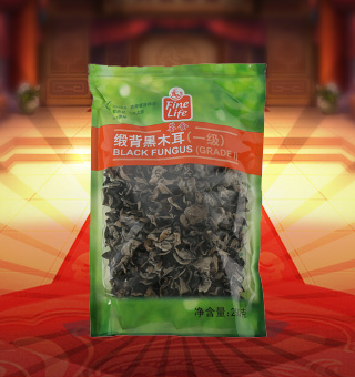 薈食(FINE LIFE)一級緞背黑木耳產自吉林省吉林市250g每袋，精選新鮮食用木耳，從采摘、加工、包裝都經過嚴格的食用消毒檢驗，衛生安全，放心食用。口感香脆富有彈性，食用價值高，可用來配菜、涼拌、搭配煲湯、小炒等，多種吃法，多種營養選擇。采用透明的塑料包裝，大氣美觀，新鮮清晰可見，方便消費者們的選購，質量保證，放心購買。