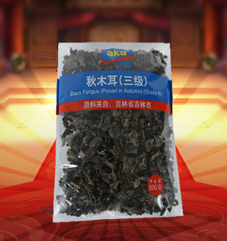 宜客(AKA)三級秋木耳產自吉林省吉林市500g每袋，精選新鮮食用木耳，從采摘、加工、包裝都經過嚴格的食用消毒檢驗，衛生安全，放心食用。口感香脆富有彈性，食用價值高，可用來配菜、涼拌、搭配煲湯、小炒等，多種吃法，多種營養選擇。采用透明的塑料包裝，大氣美觀，新鮮清晰可見，方便消費者們的選購，質量保證，放心購買。