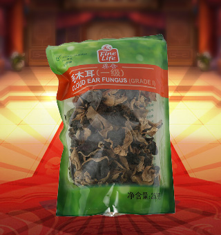 薈食(FINE LIFE)一級秋木耳產自吉林省吉林市250g每袋，精選新鮮食用木耳，從采摘、加工、包裝都經過嚴格的食用消毒檢驗，衛生安全，放心食用?？诟邢愦喔挥袕椥?，食用價值高，可用來配菜、涼拌、搭配煲湯、小炒等，多種吃法，多種營養選擇。采用透明的塑料包裝，大氣美觀，新鮮清晰可見，方便消費者們的選購，質量保證，放心購買。