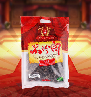 新閩融品珍閣黑木耳產自浙江麗水150g每袋，精選優質原材料，綠色種植，陽光充沛，人工采摘篩選，品質保證，不添加任何防腐劑與人工色素。安全衛生，色澤鮮亮，口感細膩香醇，是家庭、賓館、餐廳、席間的上等佐料，保留了豐富的營養成分。采取透明包裝，新鮮清晰可見，干凈衛生，方便存放冷藏，方便消費者們的選購，安全健康，放心購買。