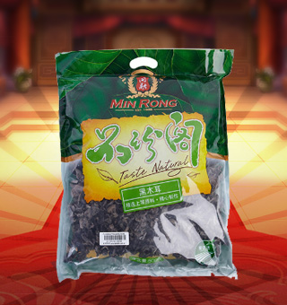 新閩融品珍閣黑木耳產自浙江麗水500g每袋，精選優質原材料，綠色種植，陽光充沛，人工采摘篩選，品質保證，不添加任何防腐劑與人工色素。安全衛生，色澤鮮亮，口感細膩香醇，是家庭、賓館、餐廳、席間的上等佐料，保留了豐富的營養成分。采取透明包裝，新鮮清晰可見，干凈衛生，方便存放冷藏，方便消費者們的選購，安全健康，放心購買。