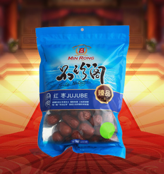 新閩融品珍閣臻品紅棗產自新疆和田500g每袋，和田紅棗是產自新疆和田地區的紅棗，又名“和田大棗” 和田紅棗以其個大、皮薄、核小、肉厚、顏色好、干而不皺出名。和田紅棗維生素C含量豐富，高于蘋果含量的七八十倍。 