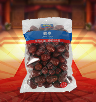 宜客(AKA)駿棗產自新疆吐魯番500g每袋，精選優質新疆吐魯番紅棗為原料，經先進工藝精心制作而成，個大皮薄，核小肉厚，輕松享受。宜客駿棗中富含豐富的蛋白質、脂肪、碳水化合物及鈉等微量元素，有助于補充人體所需。采用精美袋式包裝，大氣上檔次，適合煲湯、煲粥、泡水等，食法多樣，是你居家生活的必備選擇。 