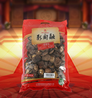 新閩融一級香菇產自浙江麗水250g每袋，香菇素有山珍之王之稱，是高蛋白、低脂肪的營養保健食品。香菇中麥角甾醇含量很高，對防治佝僂病有效；香菇多糖（β～1，3葡聚糖）能增強細胞免疫能力，從而抑制癌細胞的生長；香菇含有六大酶類的40多種酶，可以糾正人體酶缺乏癥；香菇中的脂肪所含脂肪酸，對人體降低血脂有益。