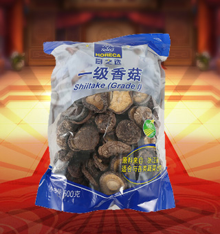 廚之選(HORECA SELECT)一級香菇產自浙江麗水500g每袋，香菇又稱香蕈、冬菇，它味道鮮美，香氣沁人，素有“植物皇后”之譽，是家庭、宴席之美味佳肴。將本品用清水洗凈浸泡后，可直接與肉絲爆炒、排骨煲湯，或作為佐料，葷素皆宜。采用透明的袋式包裝，香菇色澤清晰可見，方便消費者們的選購，質量有保證，可放心購買。