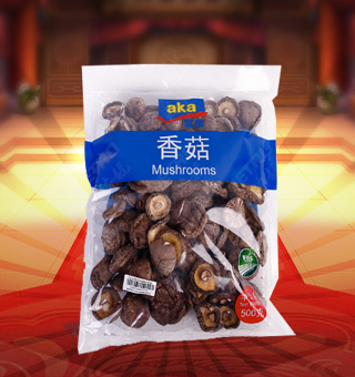 宜客(AKA)香菇產自浙江麗水500g每袋，精選優質香菇，菇肉肥厚，色澤均勻，厚實圓潤，自然鮮美，味道純正，方便食用。香菇具有高蛋白、低脂肪和多種維生素等營養成分，可用來配菜、搭配煲湯、小炒等多種吃法。