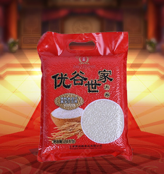 新閩融優谷世家大米產自黑龍江五常2.5kg每袋，五常大米顆粒均勻，顏色清白，半透明，有光澤，無雜色。做成米飯后，飯粒晶瑩，透明發亮。其特色空碗不掛粒、剩飯不回生，就是大米營養價值高、微量元素適中的表現。
