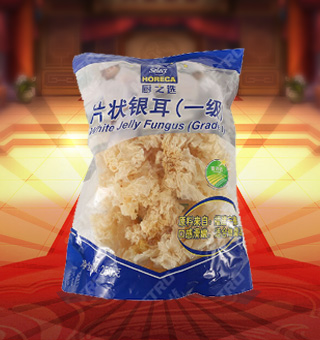 廚之選HS一級片狀銀耳產自福建寧德250g每袋，精選優質片狀銀耳經過領先工藝烘干而成，衛生安全，色澤乳白色，半透明，柔軟有彈性?？芍苯优c肉絲爆炒、與枸杞、紅棗煲湯，或作為佐料，葷素皆宜，食法多樣，是一道美味食材。采用透明的塑料包裝，大氣美觀，新鮮清晰可見，方便消費者們的選購，質量保證，放心購買。